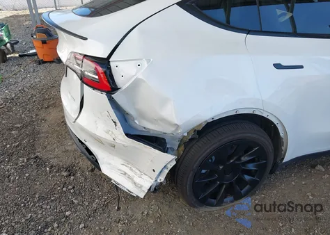 2020 Tesla Model Y Long Range Dual Motor All-Wheel Drive/Performance Dual Motor All-Wheel Drive from USA, damaged, VIN 5YJYGDEF8LF037757